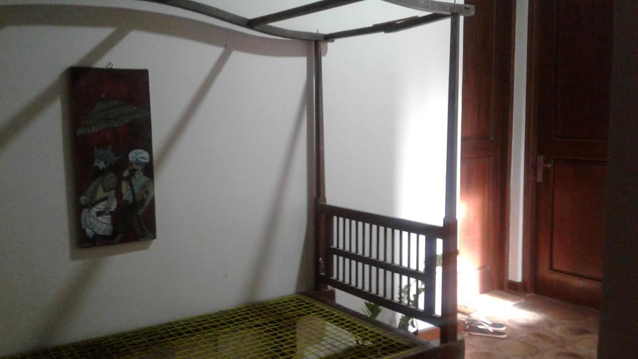 Lawan One Kandy Exterior photo